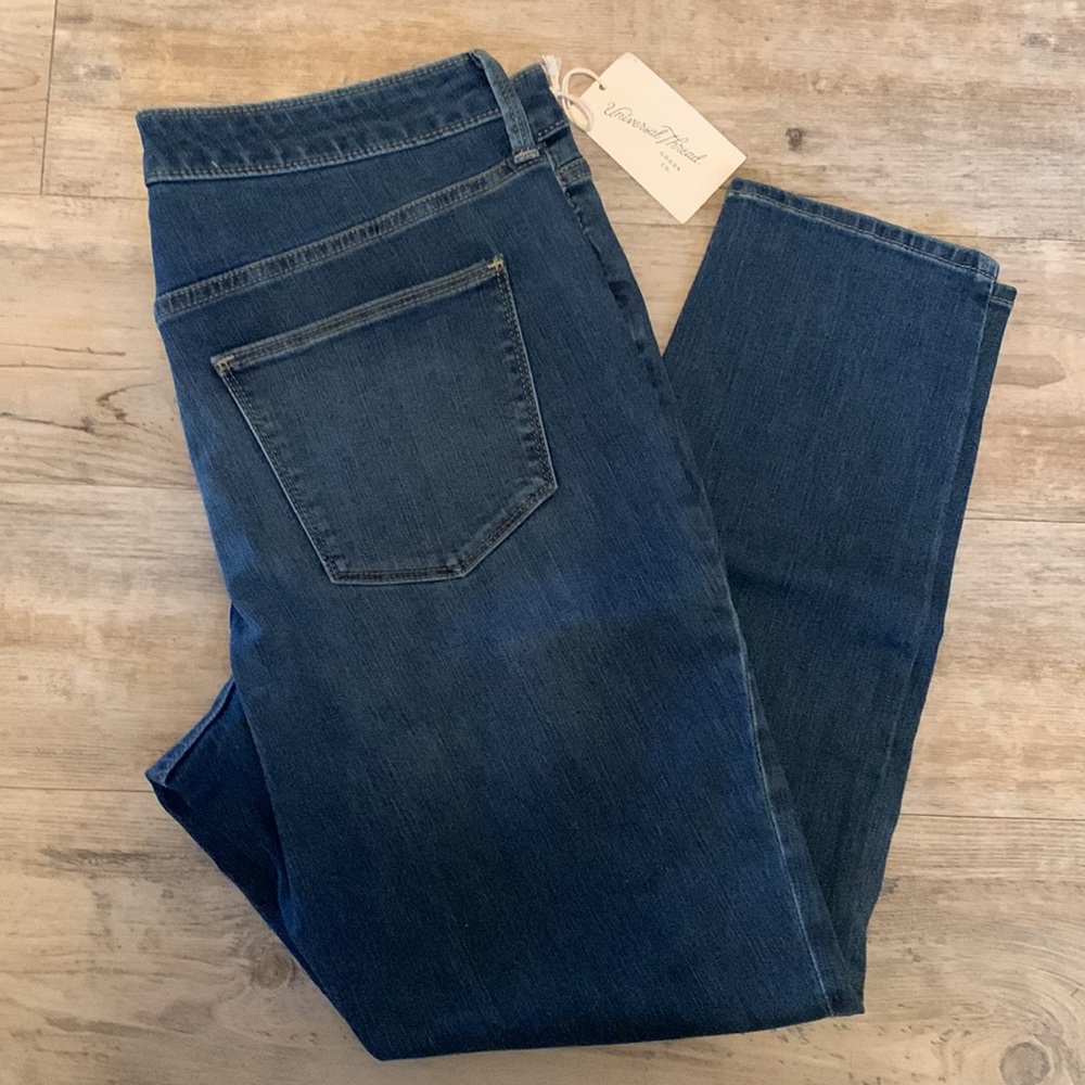 🍓 Mid-Raise Skinny Jeans